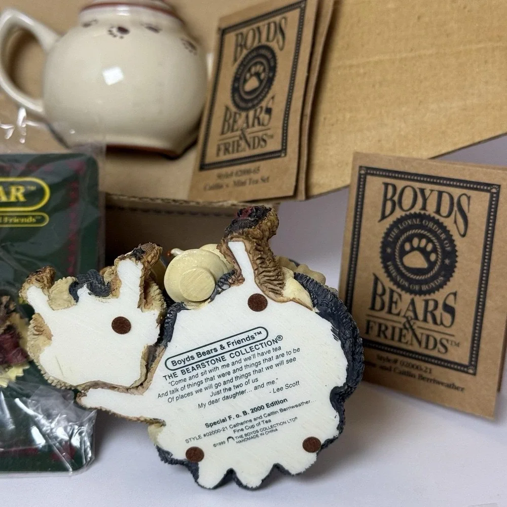 Boyds Bears Catherine and Caitlin Berriweather‎ /Fine cup of tea set 02000-21
